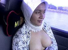 Naked Muslim Wife exposed her tits