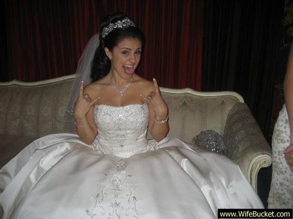 600px x 449px - Bride goes on a swingers honeymoon â€“ WifeBucket | Offical MILF Blog